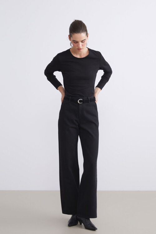 Wide-leg Women’s Jean with Belt