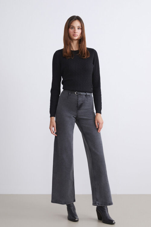 Wide-leg Women’s Jean with Belt